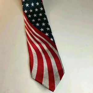 Vintage Van Huesen American Flag tie 100% Silk